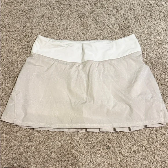 Lululemon Women's athletic shimmery Cream and Tan tiered Skirt - Picture 2 of 4